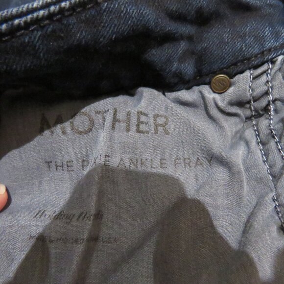 MOTHER The Pixie Ankle Fray in Holding Hands Dark Wash - Size 25 - Picture 13 of 13